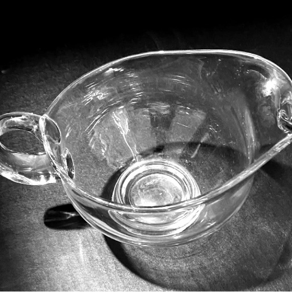 Clear Glass Sauce/Gravy Pitcher/Boat Thick Solid Weight Classic but Modern Lines - Picture 4 of 6